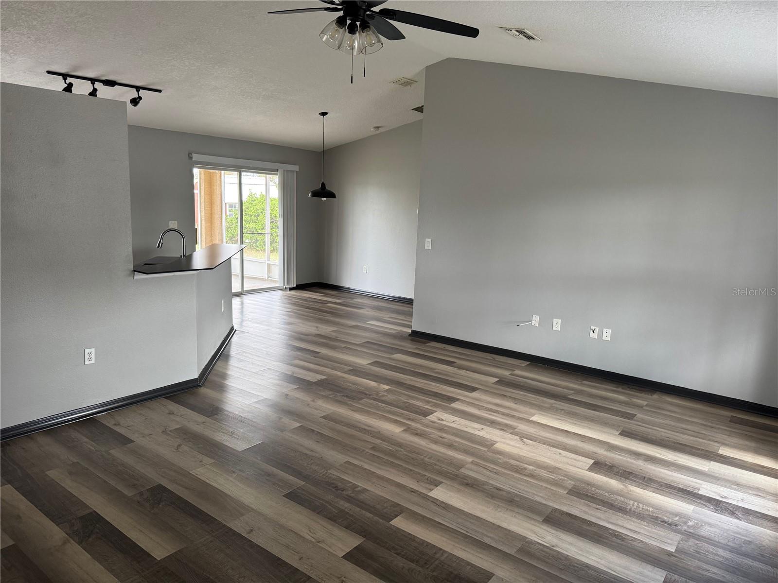 6289 Mariner Blvd Property Photo 4