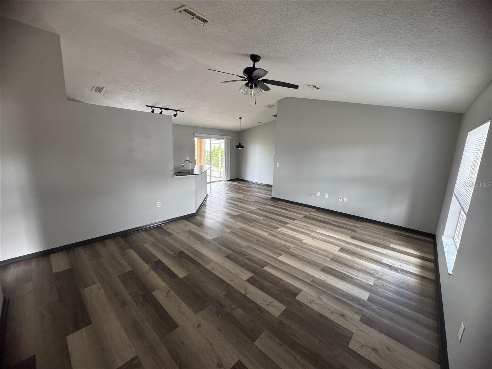 6289 Mariner Blvd Property Photo 7