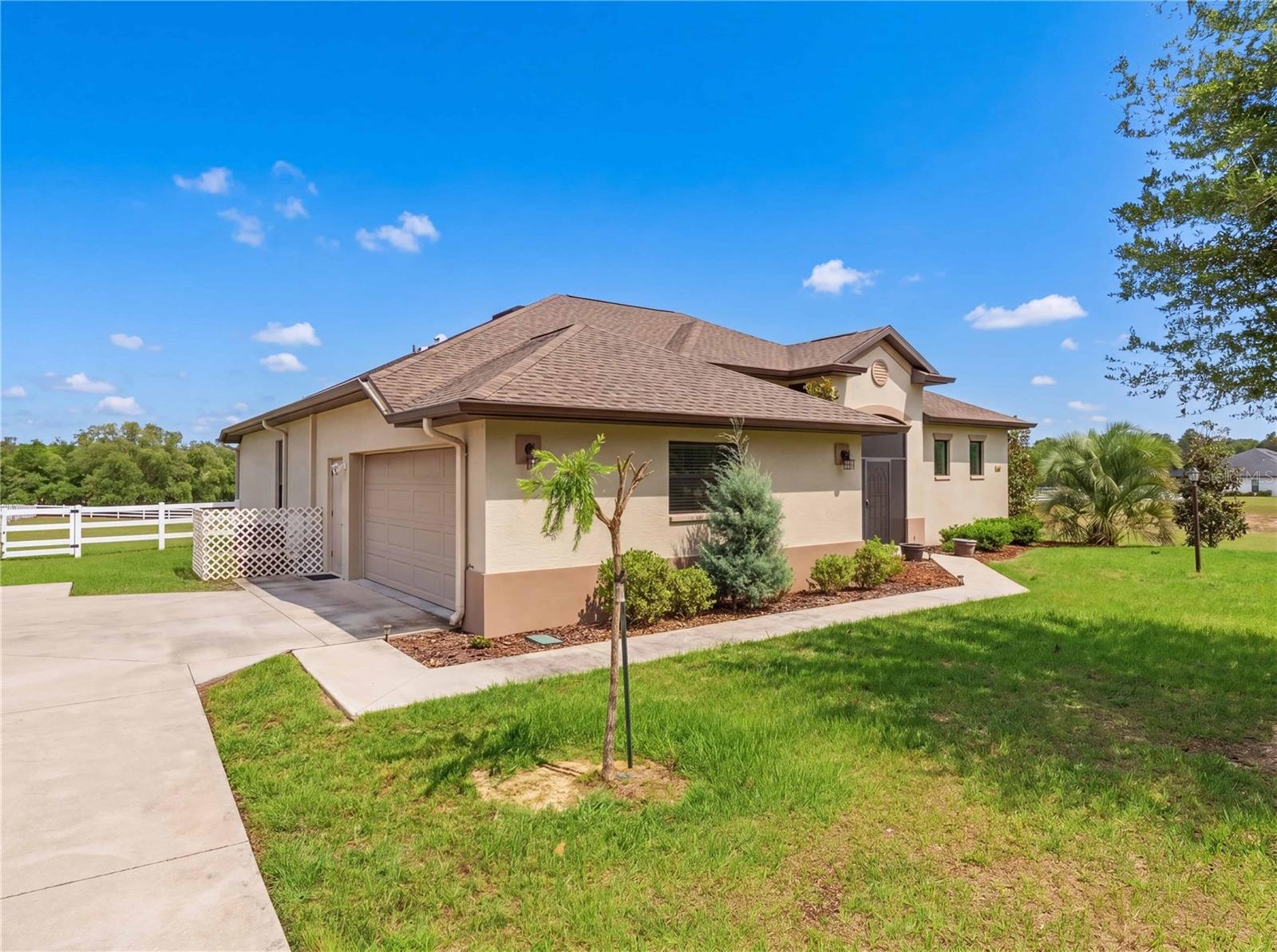 1381 N Spend A Buck Dr Property Photo 2