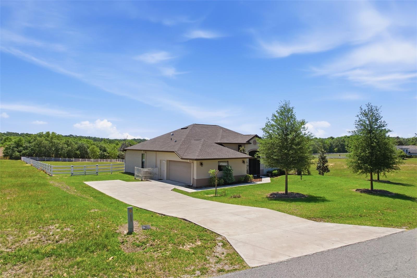 1381 N Spend A Buck Dr Property Photo 3