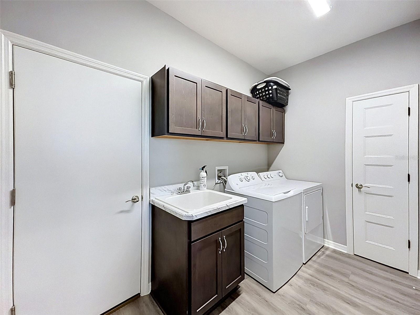 1381 N Spend A Buck Dr Property Photo 52