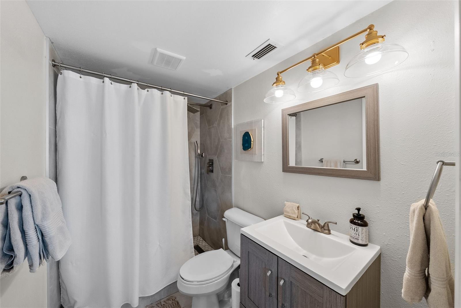 439 Causeway Blvd Property Photo 8