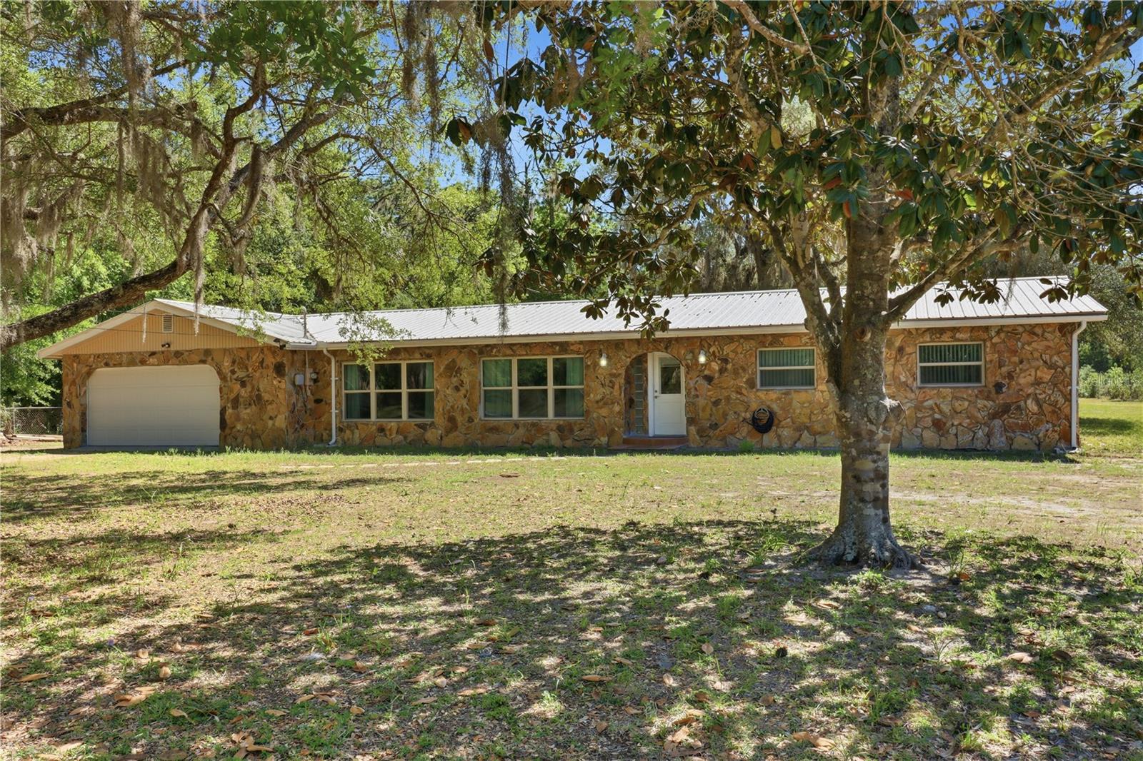 67 Cove Rd Property Photo 2