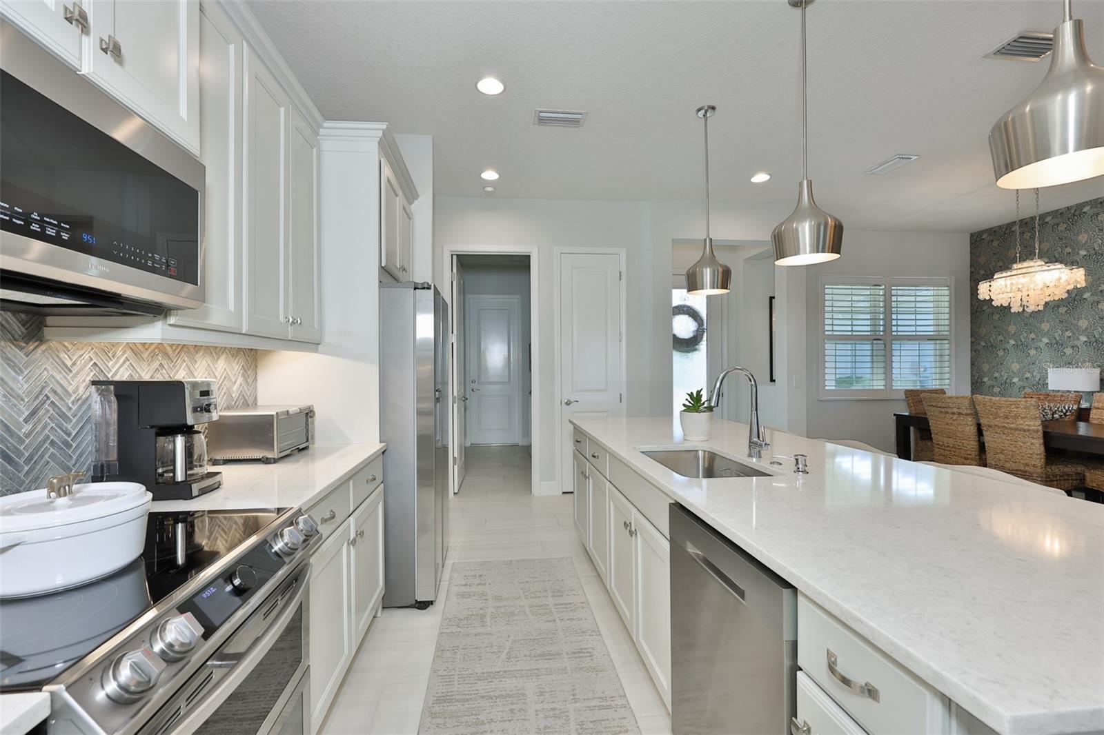12421 Glenridge Ln Property Photo 9