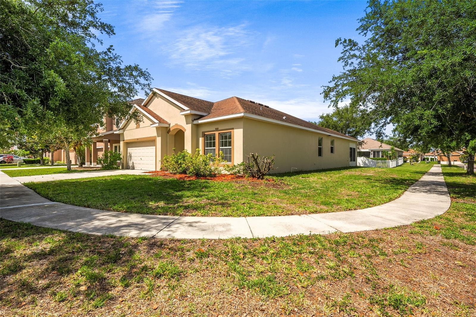 910 Fern Leaf Dr Property Photo 2
