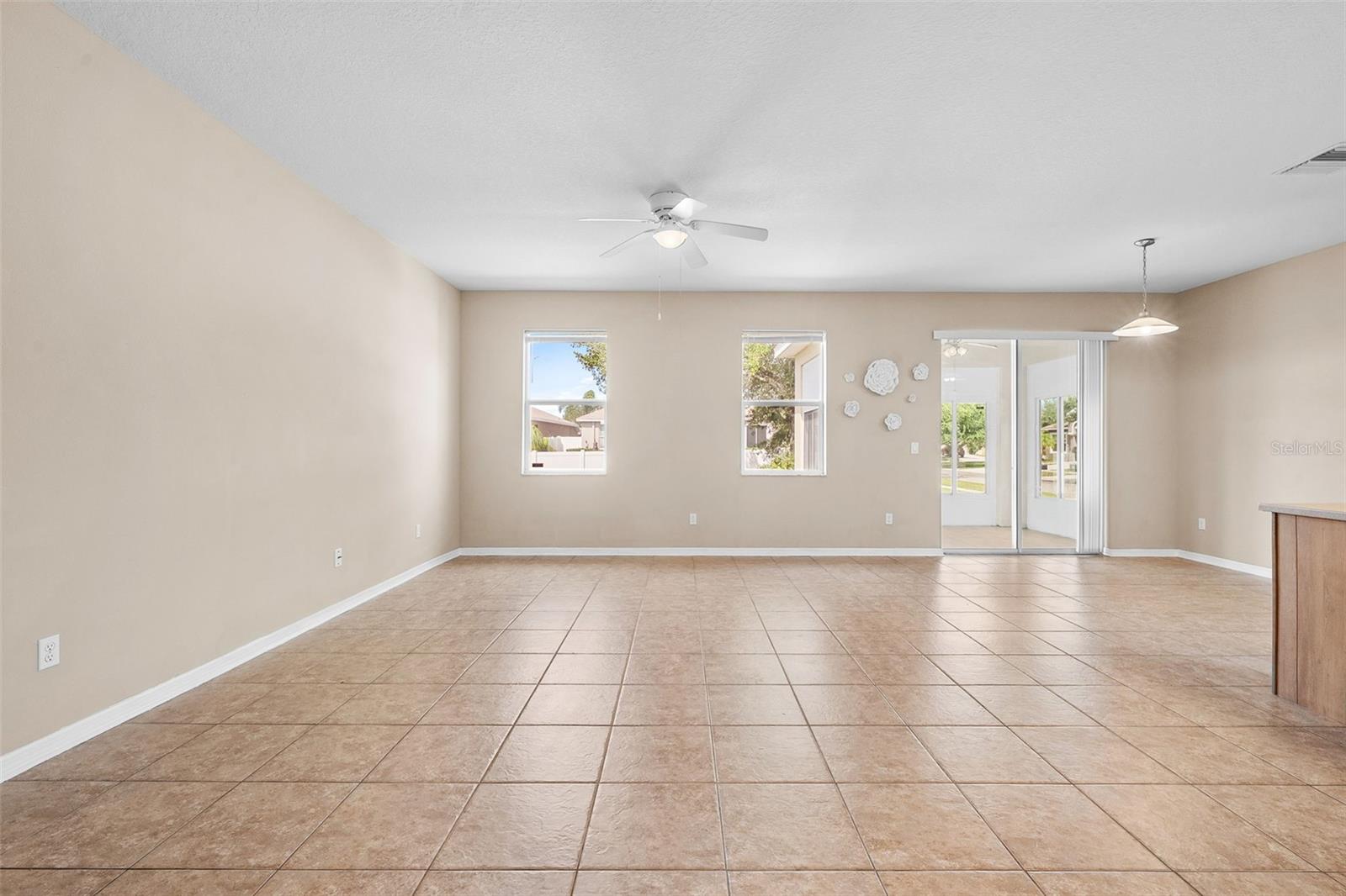 910 Fern Leaf Dr Property Photo 8