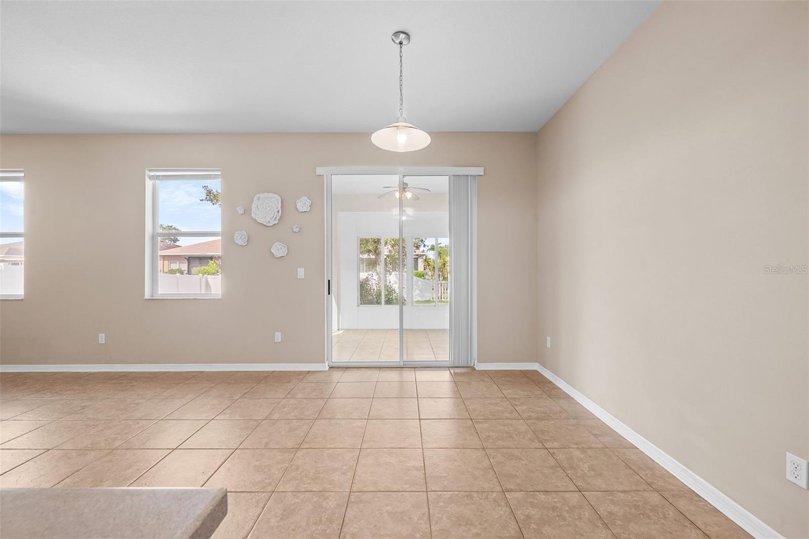 910 Fern Leaf Dr Property Photo 15