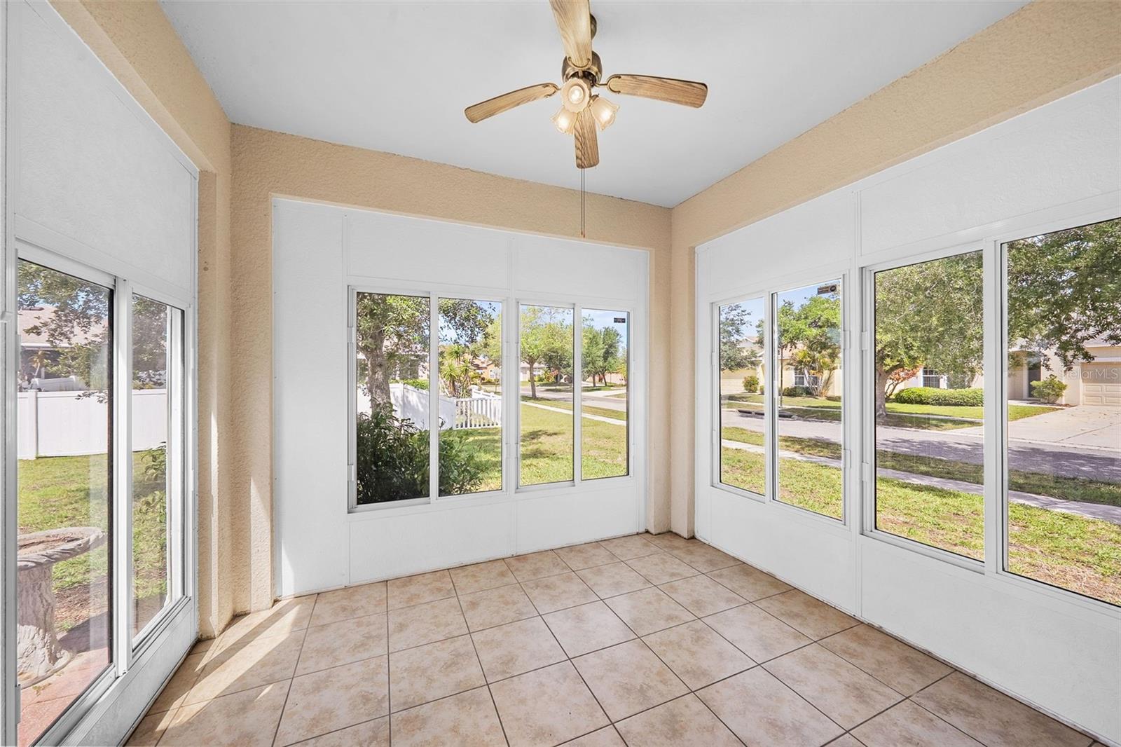 910 Fern Leaf Dr Property Photo 29
