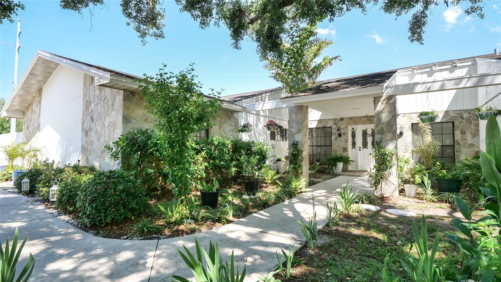 1307 NORMANDY CIR
