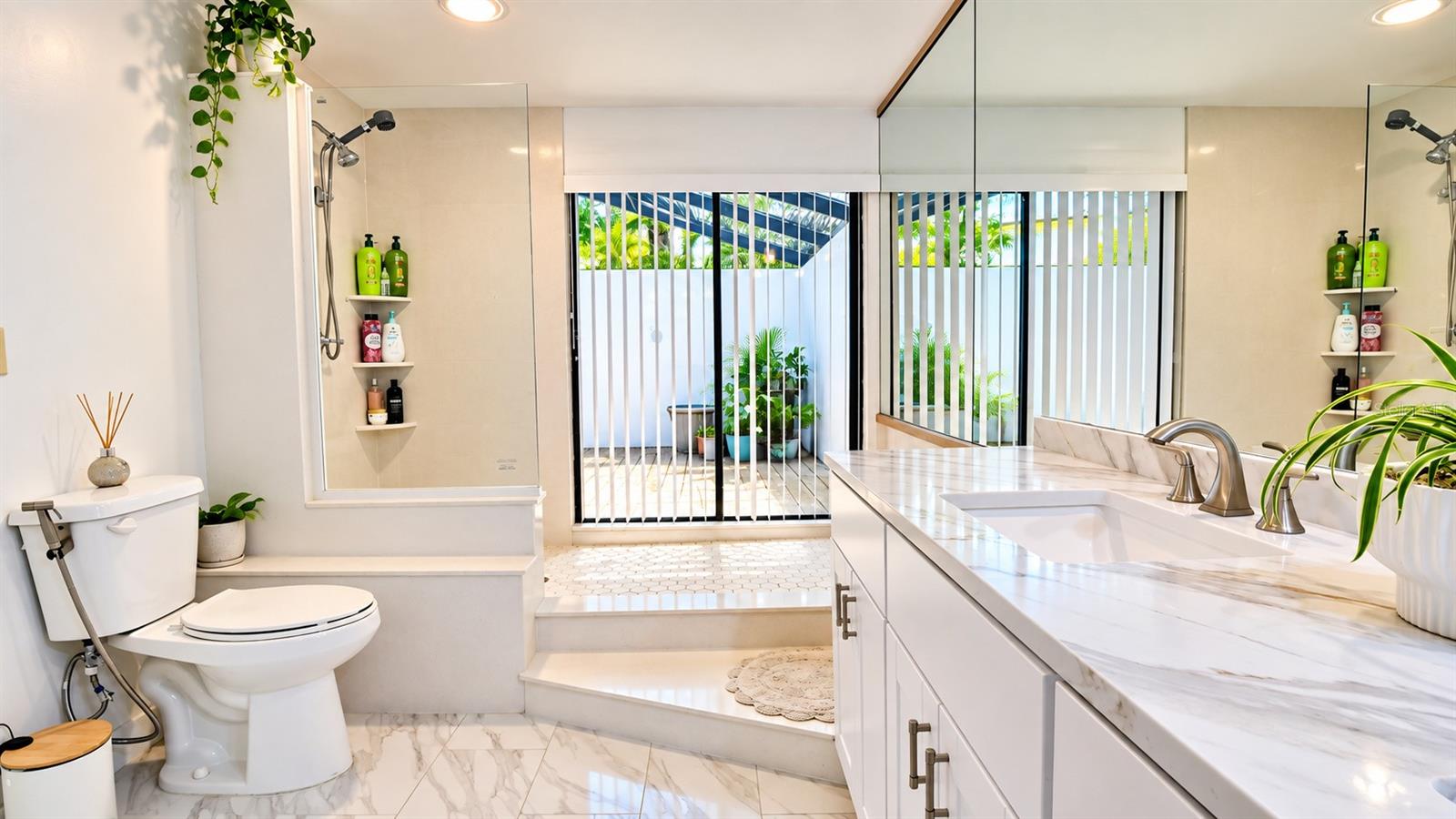 1307 Normandy Cir Property Photo 13