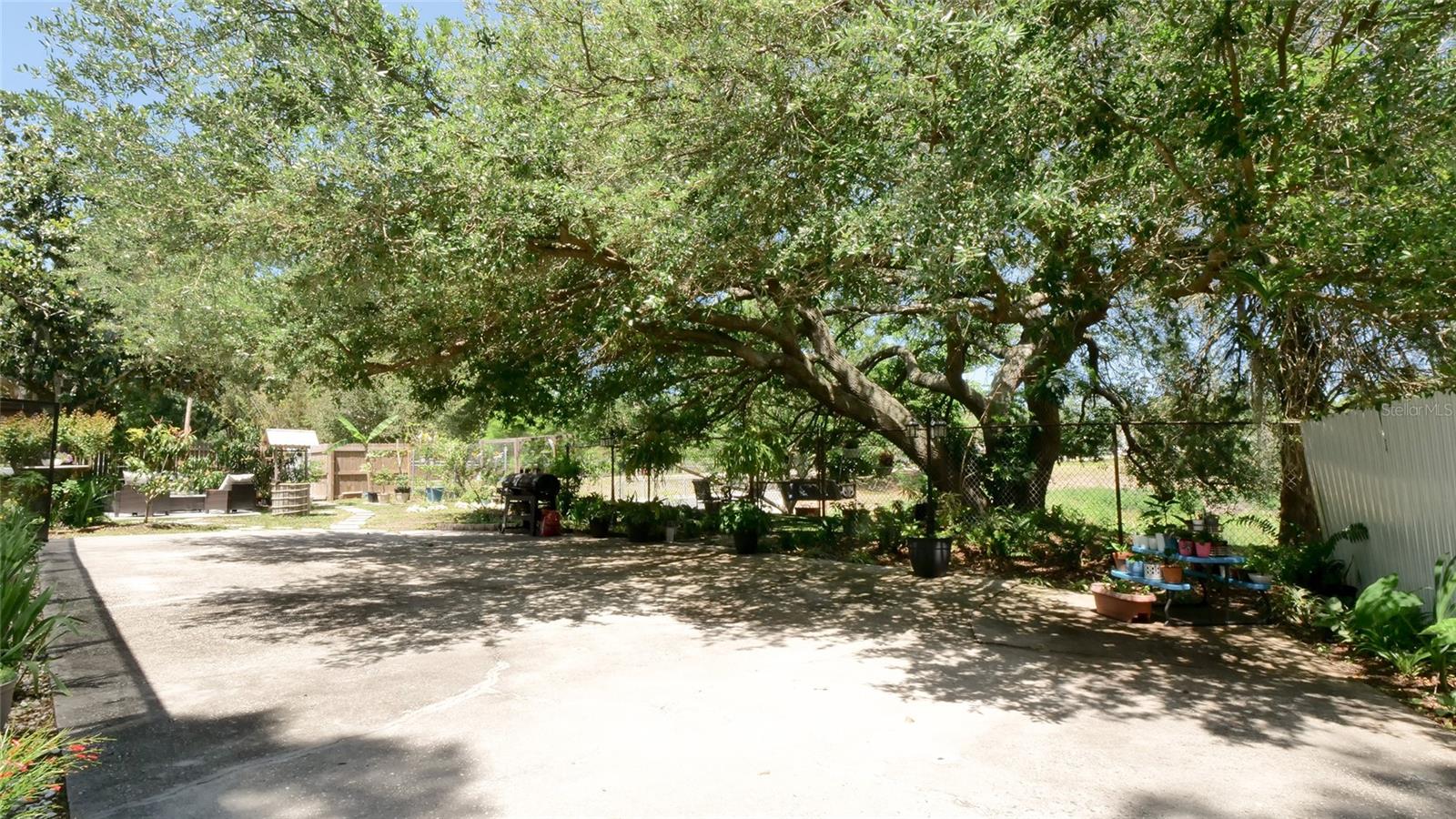 1307 Normandy Cir Property Photo 33