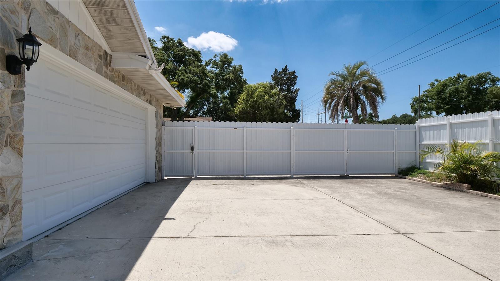 1307 Normandy Cir Property Photo 47