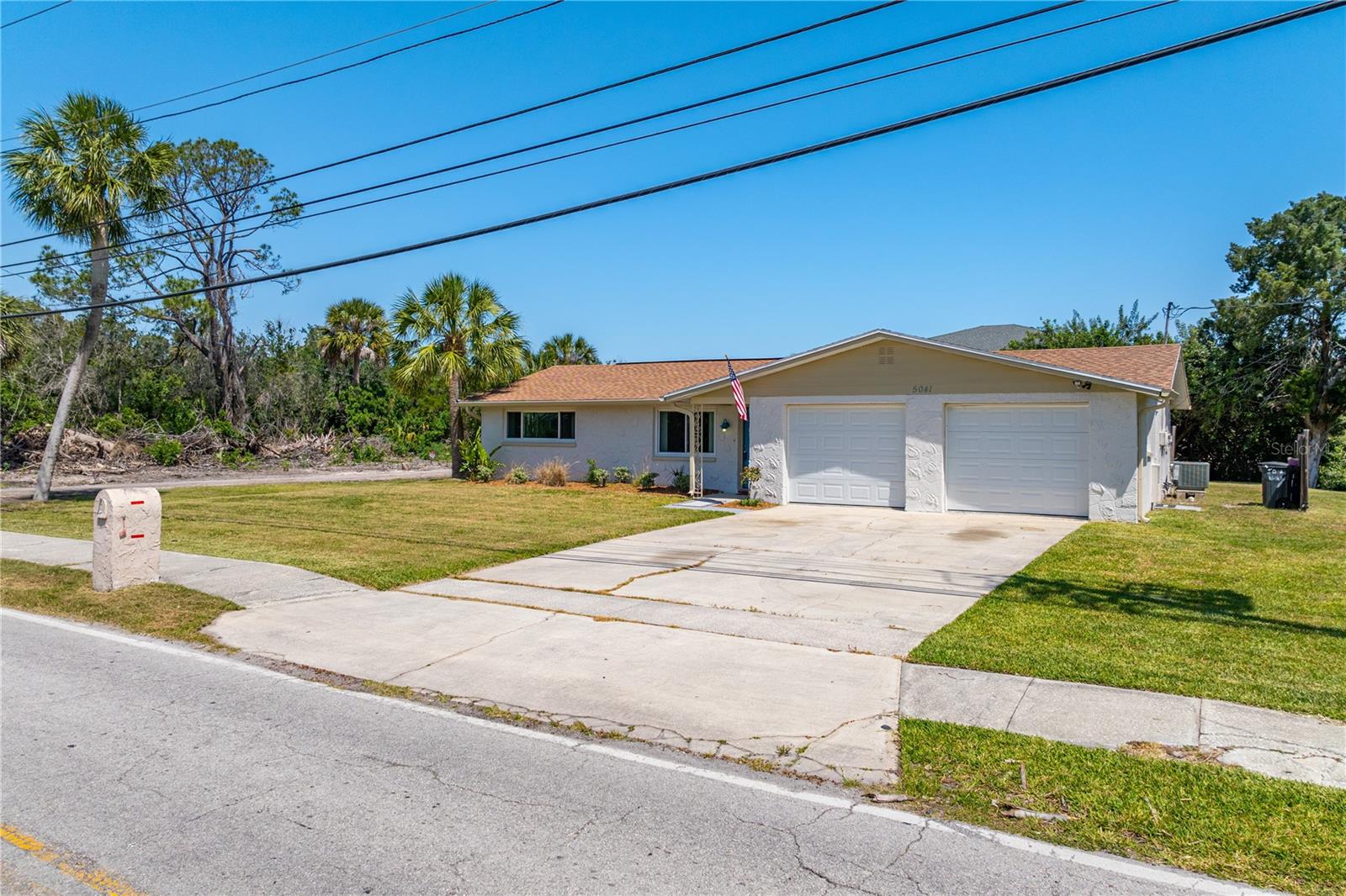5041 Bay Blvd Property Photo 1