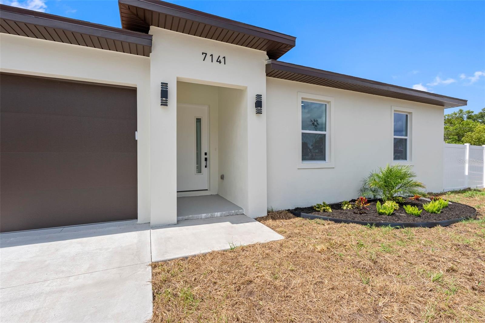 7141 Ivanhoe Dr Property Photo 2