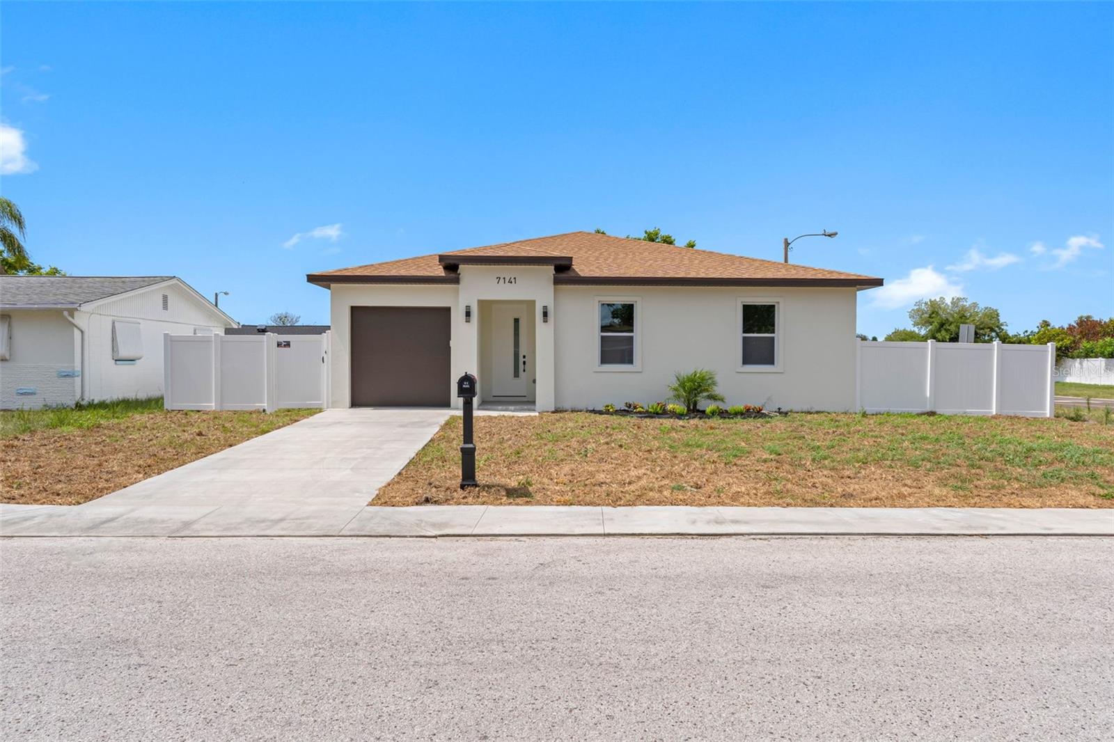 7141 Ivanhoe Dr Property Photo 3