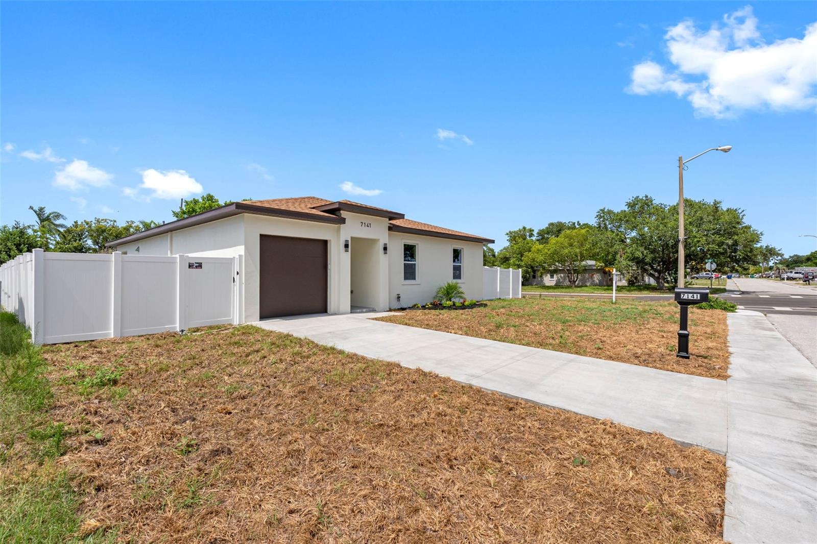 7141 Ivanhoe Dr Property Photo 4