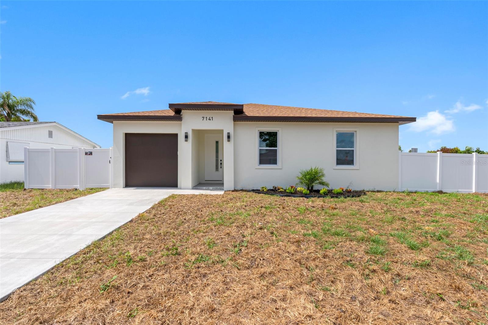 7141 Ivanhoe Dr Property Photo 6