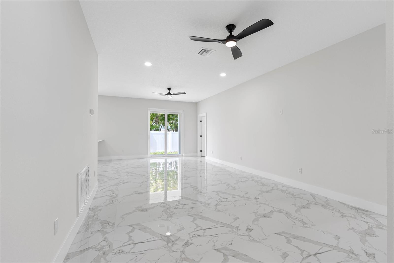 7141 Ivanhoe Dr Property Photo 12