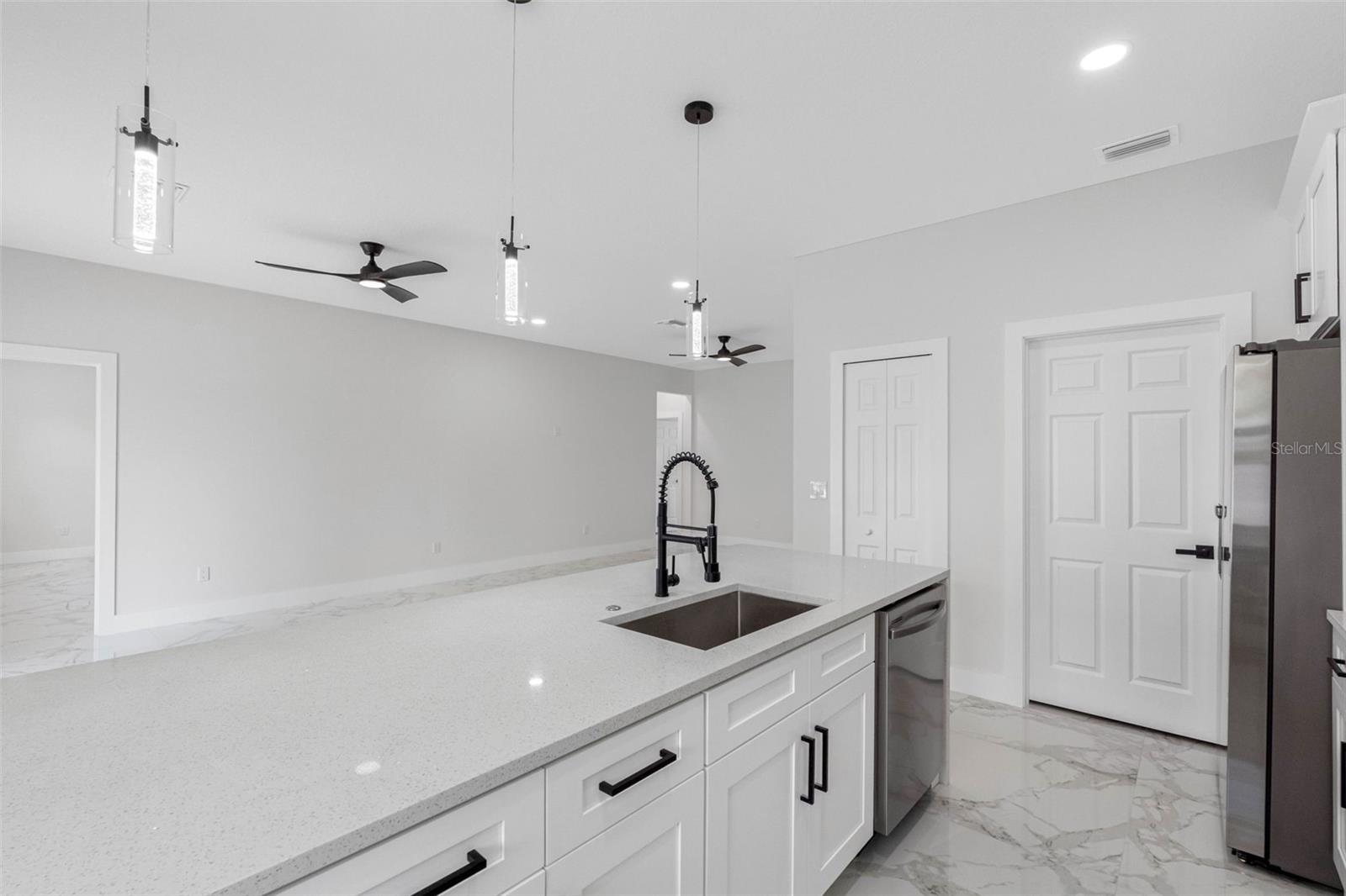 7141 Ivanhoe Dr Property Photo 23