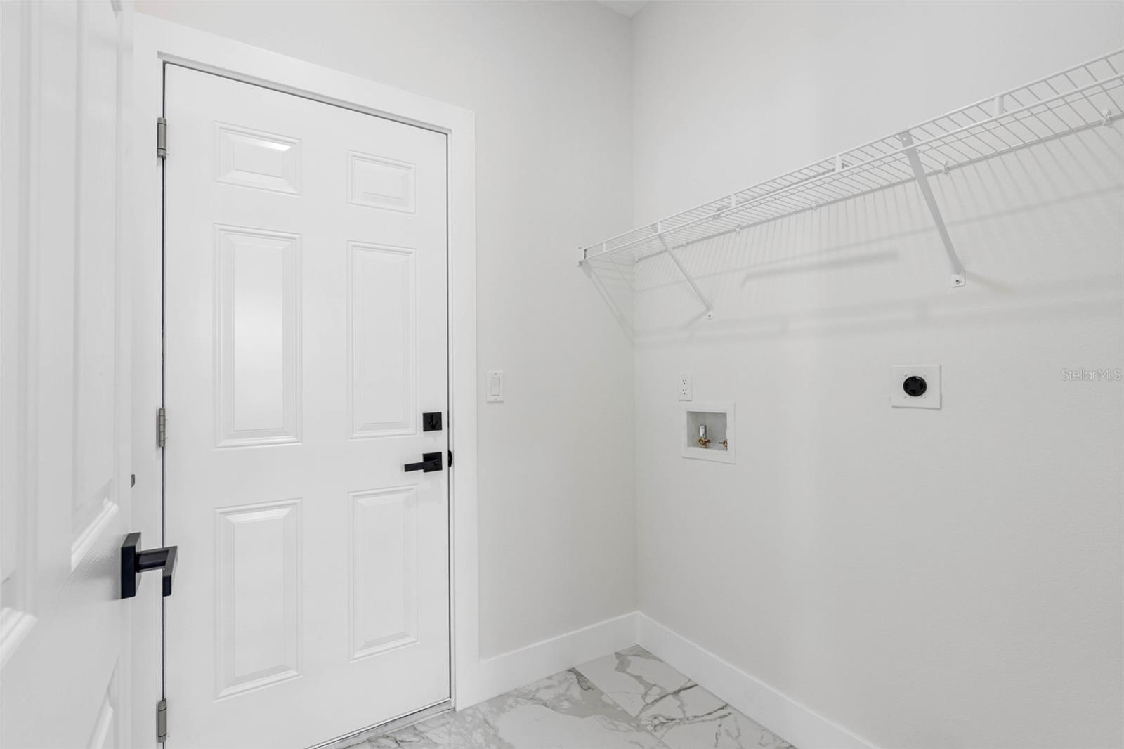 7141 Ivanhoe Dr Property Photo 27