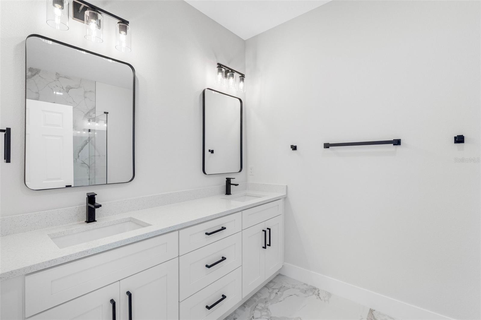 7141 Ivanhoe Dr Property Photo 35