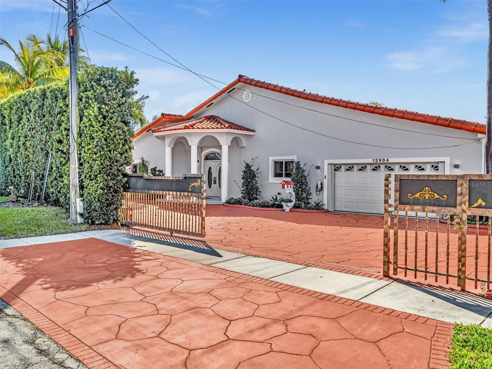 12904 Banyan Rd Property Photo 3