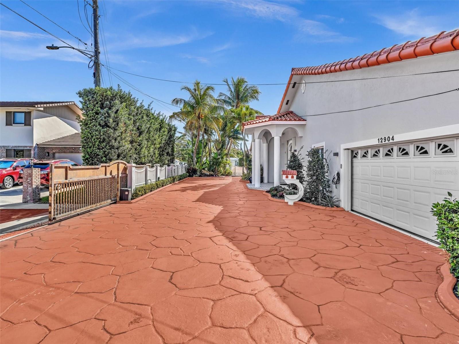 12904 Banyan Rd Property Photo 4