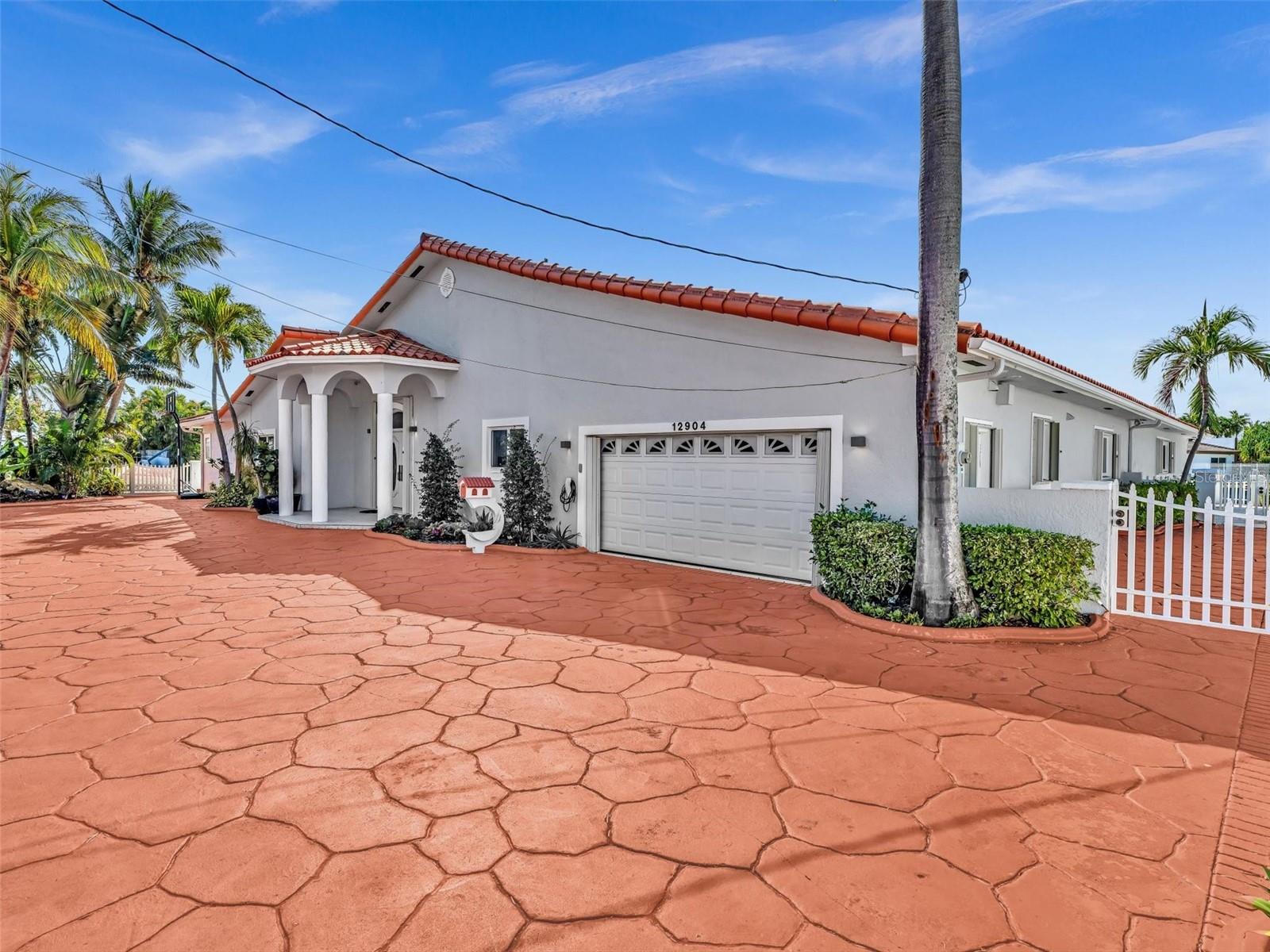 12904 Banyan Rd Property Photo 5