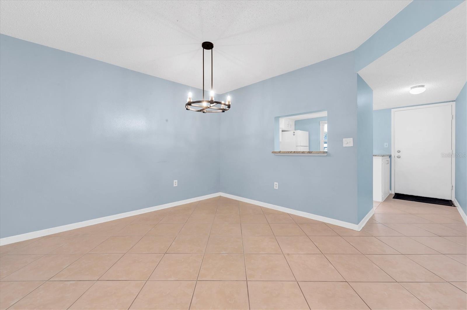 845 Maple Ct #103 Property Photo 5