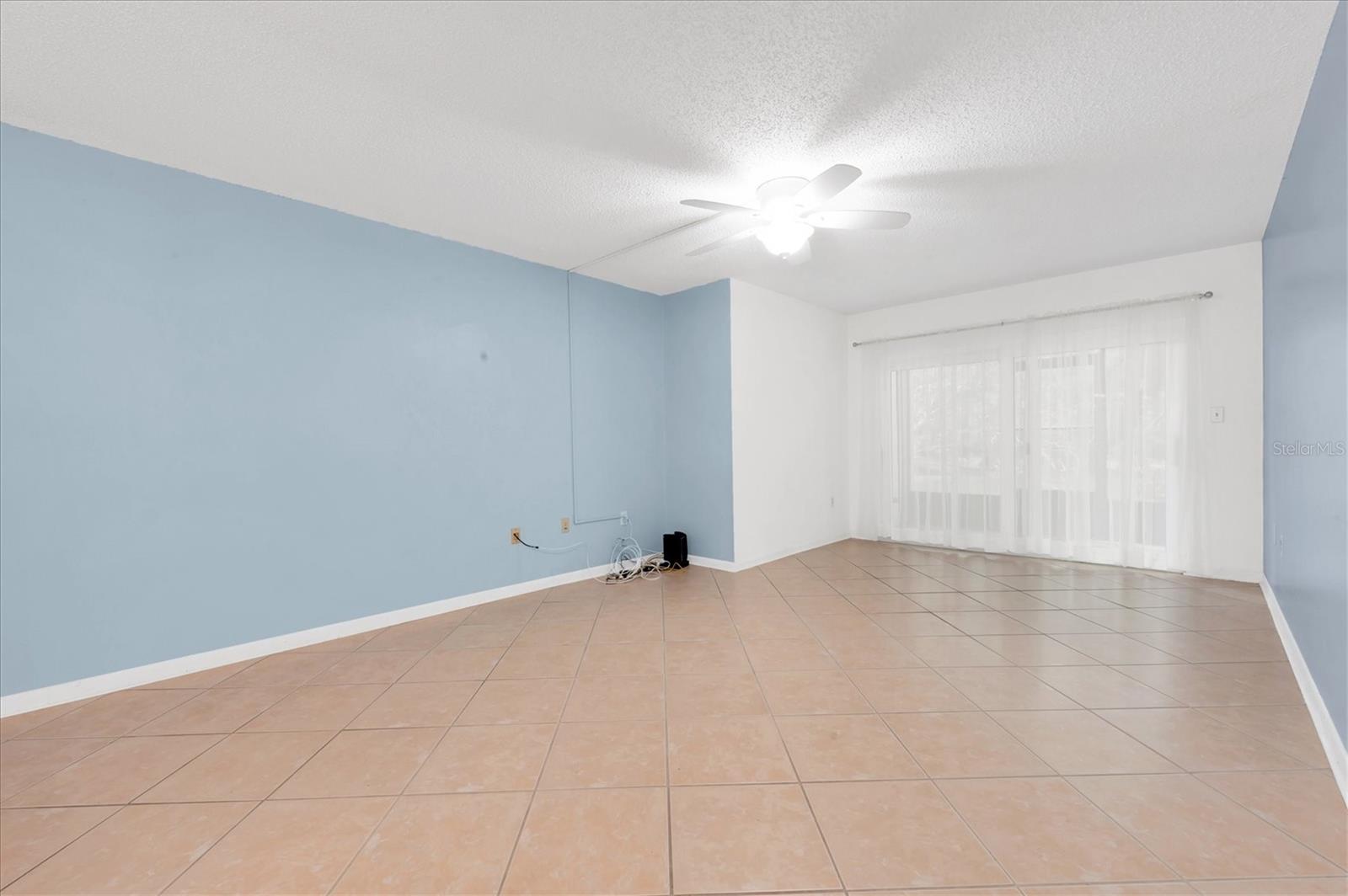 845 Maple Ct #103 Property Photo 6