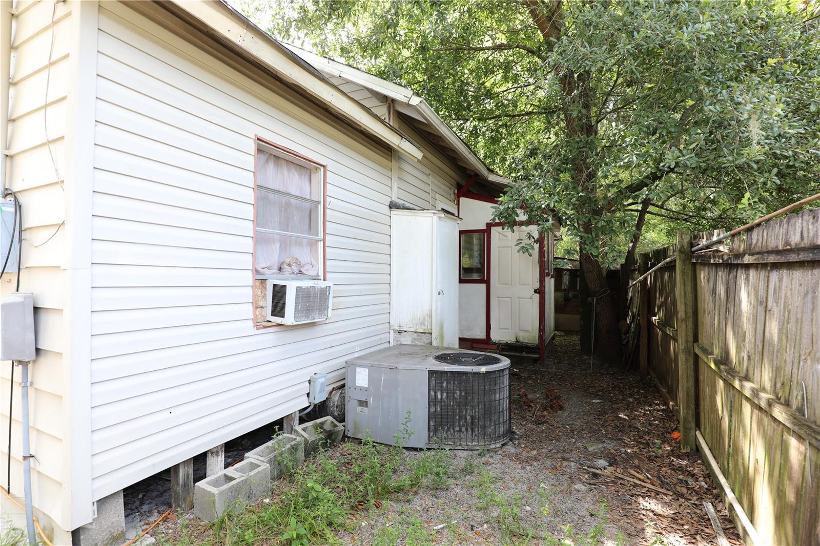 2747 Eaton Ave Property Photo 32