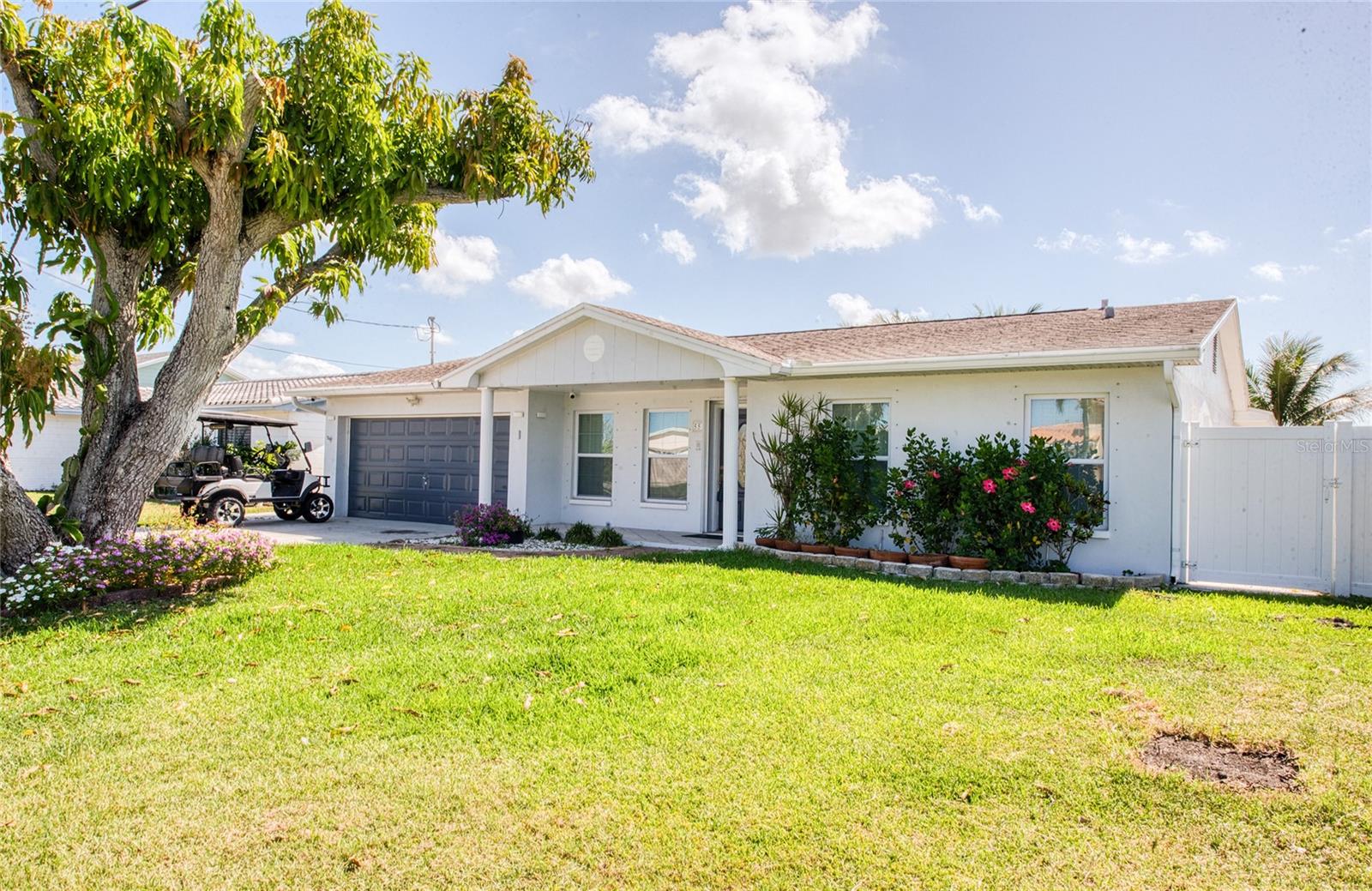 551 Crystal Dr Property Photo 3