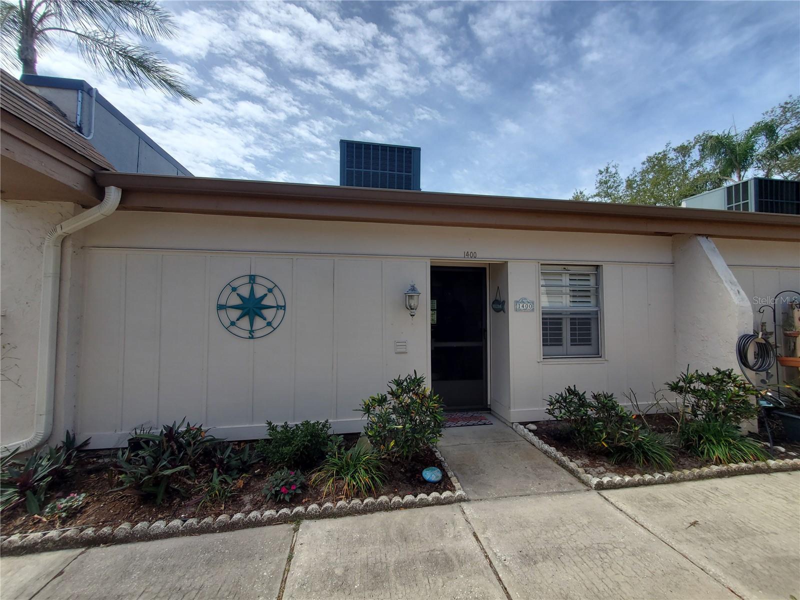 1400 ARROWHEAD CIR W Property Photo 1