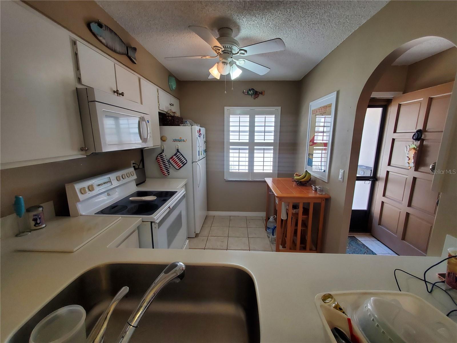 1400 Arrowhead Cir W Property Photo 3
