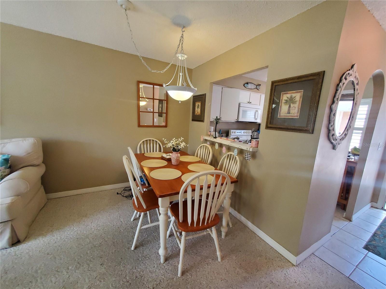 1400 Arrowhead Cir W Property Photo 5