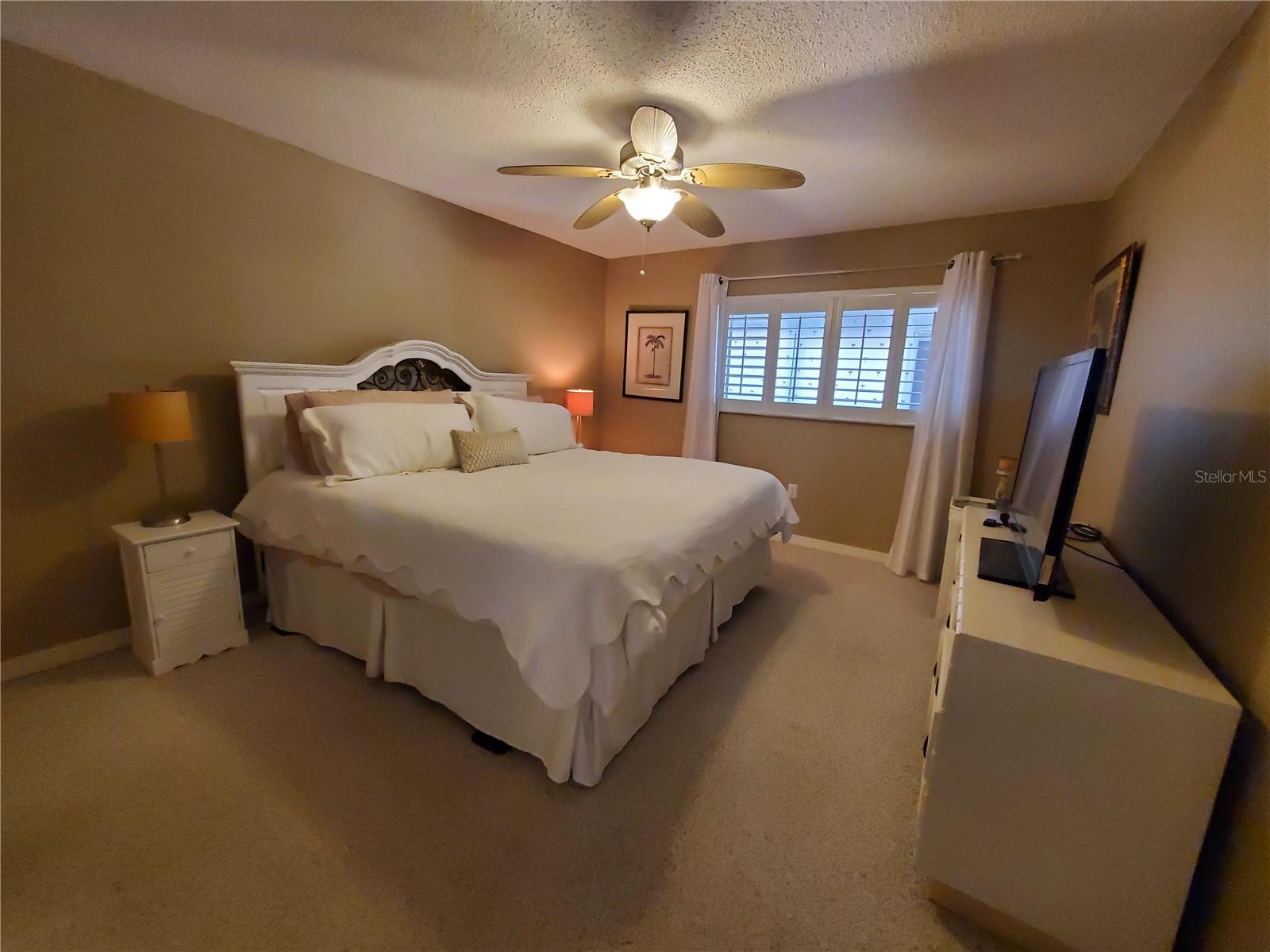 1400 Arrowhead Cir W Property Photo 8