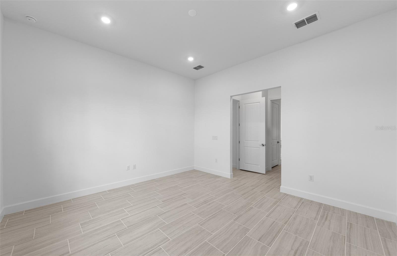 26641 Bering Dr Property Photo 6