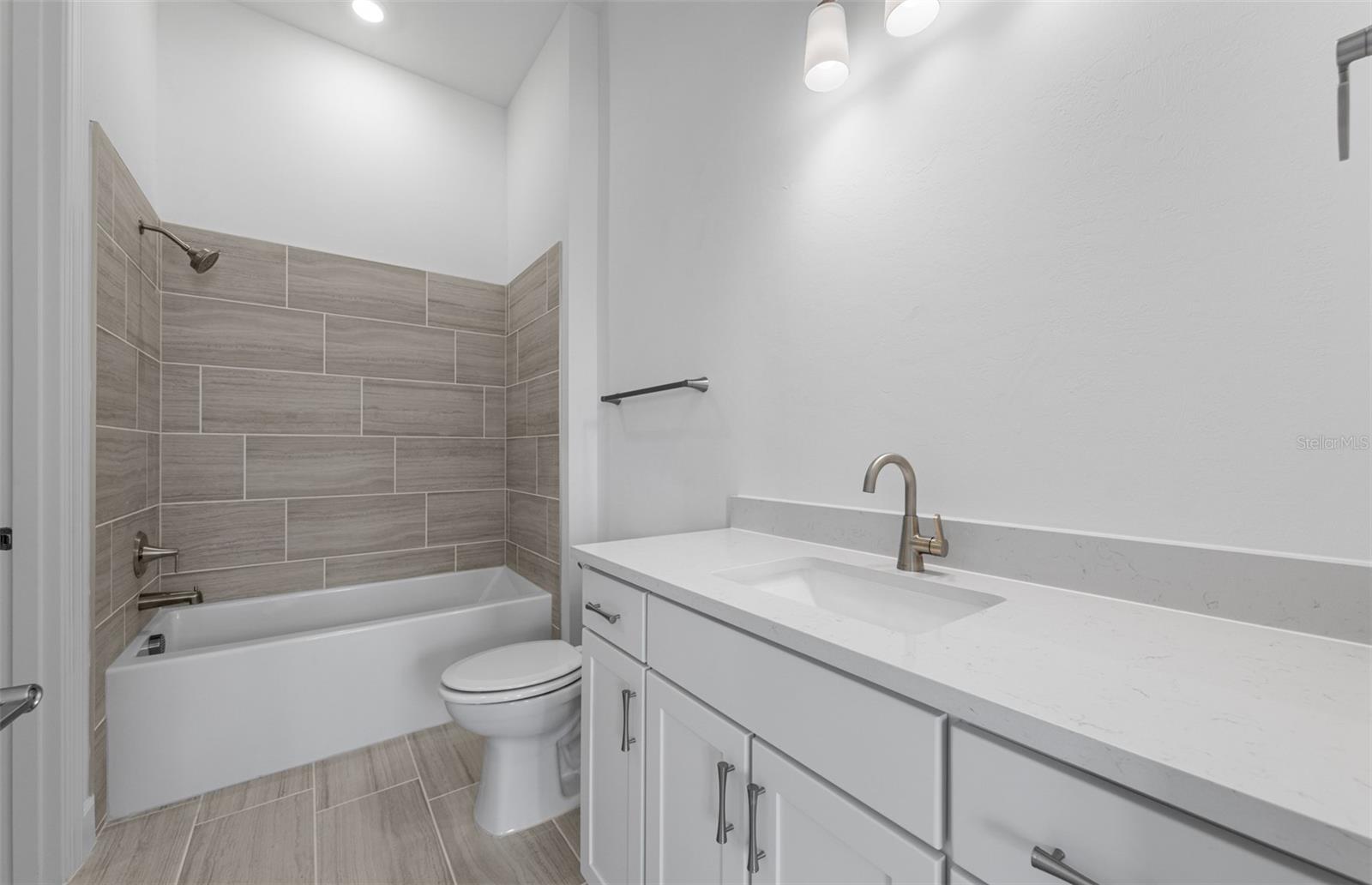 26641 Bering Dr Property Photo 7