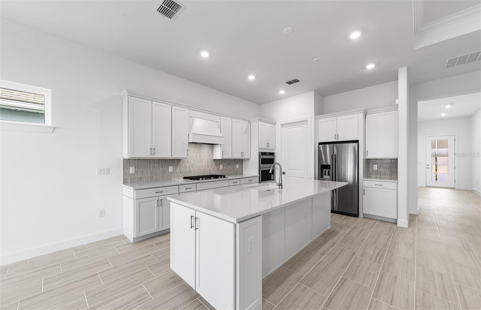 26641 Bering Dr Property Photo 14