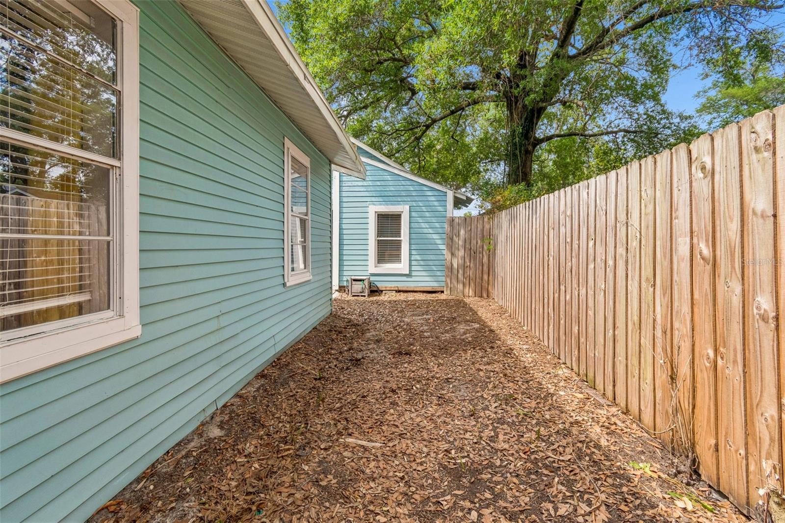 1220 E Emma St Property Photo 23
