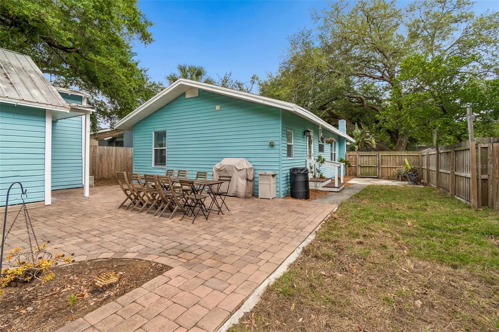 1220 E Emma St Property Photo 27