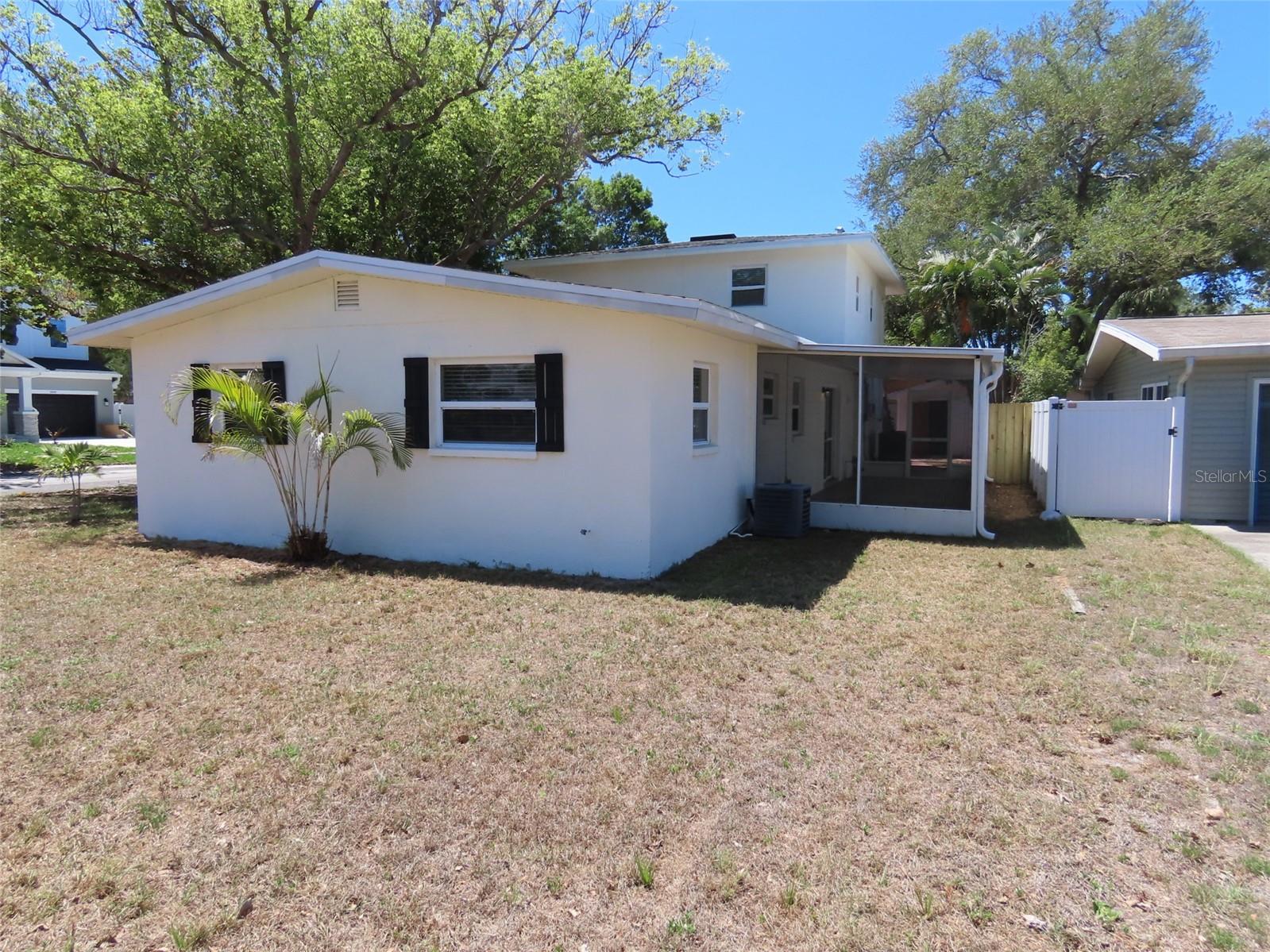 8055 33rd Ave N Property Photo 6