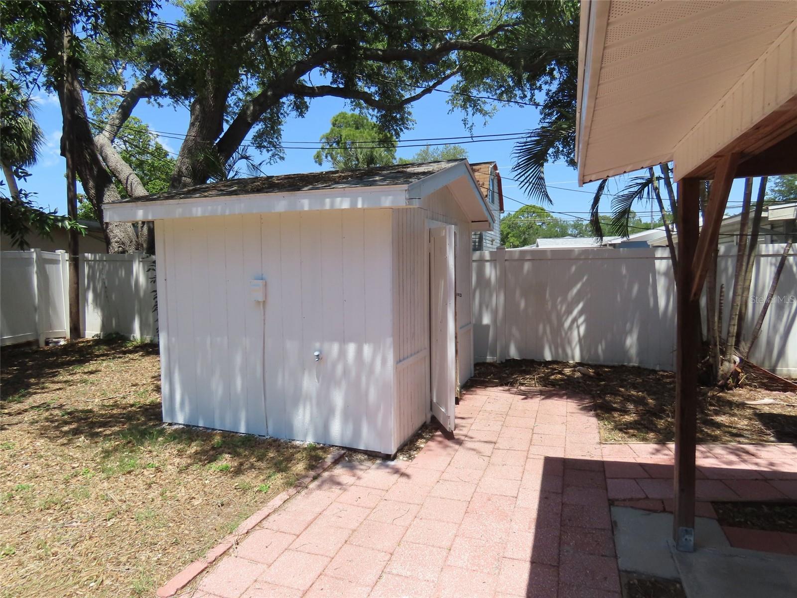8055 33rd Ave N Property Photo 10