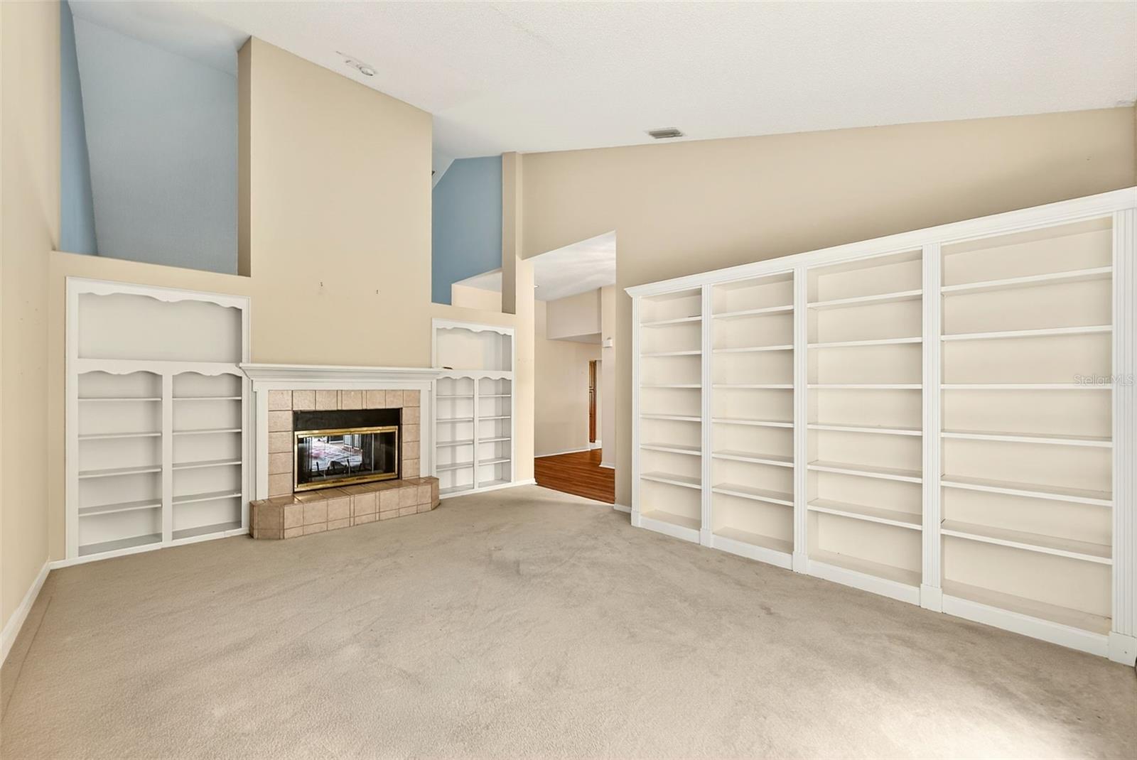 6517 Thoroughbred Loop Property Photo 3