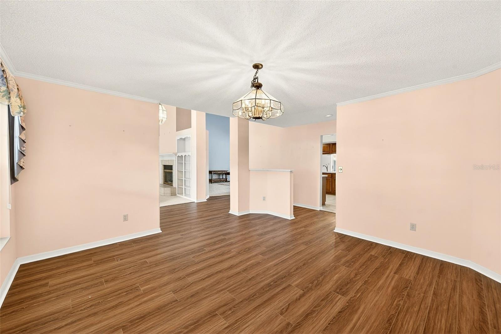 6517 Thoroughbred Loop Property Photo 4