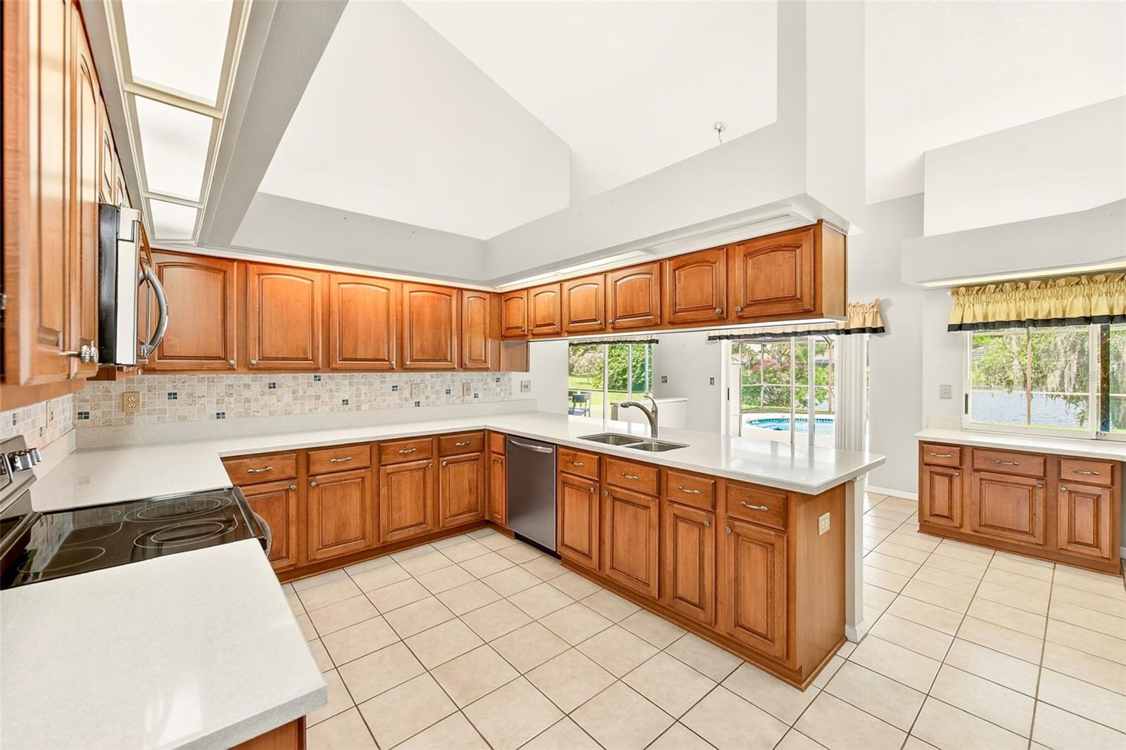 6517 Thoroughbred Loop Property Photo 6