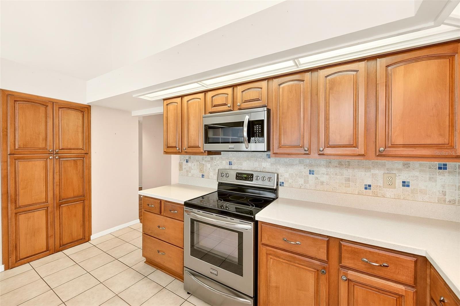 6517 Thoroughbred Loop Property Photo 8