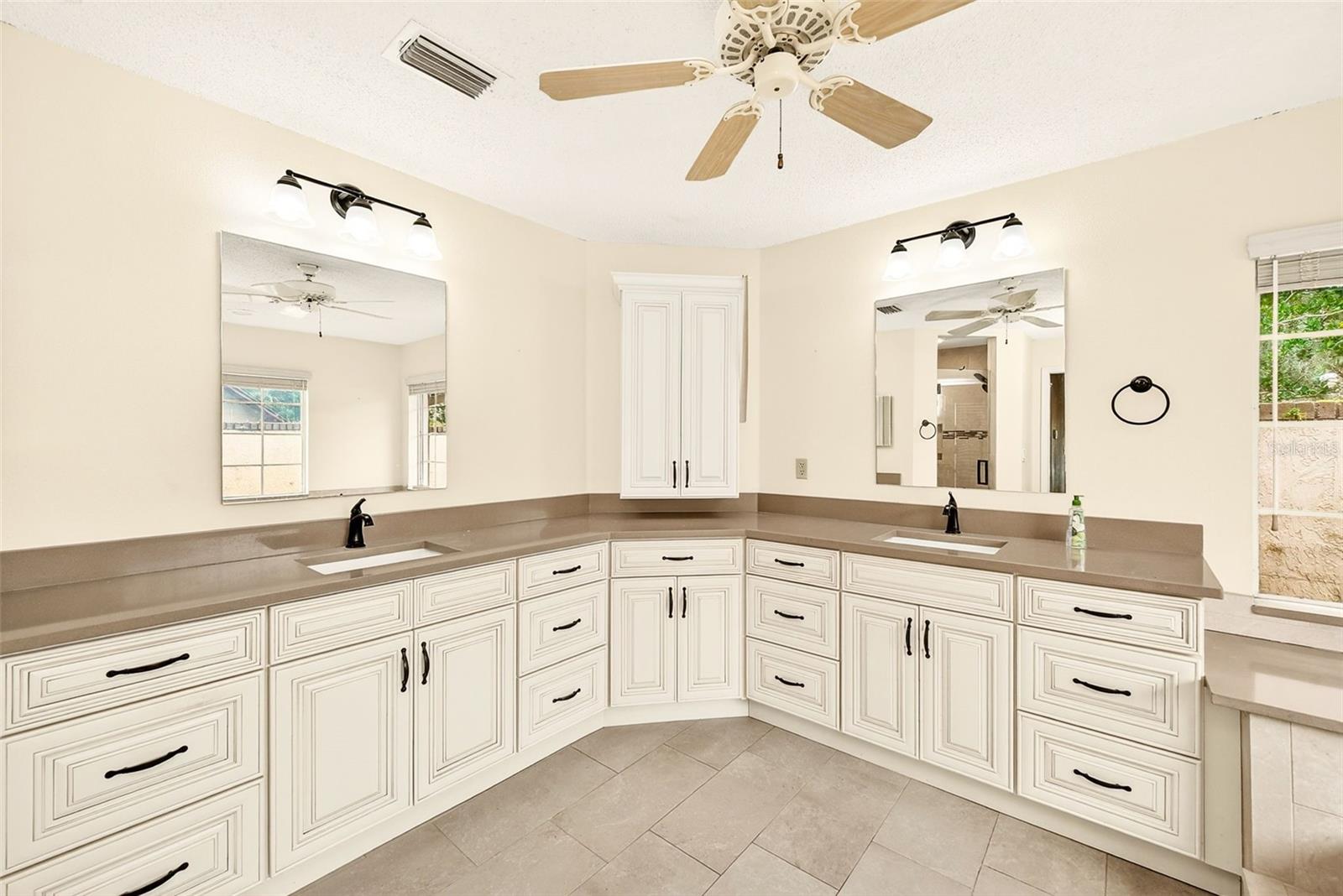 6517 Thoroughbred Loop Property Photo 10