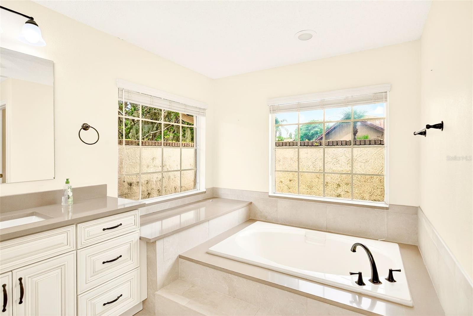 6517 Thoroughbred Loop Property Photo 11