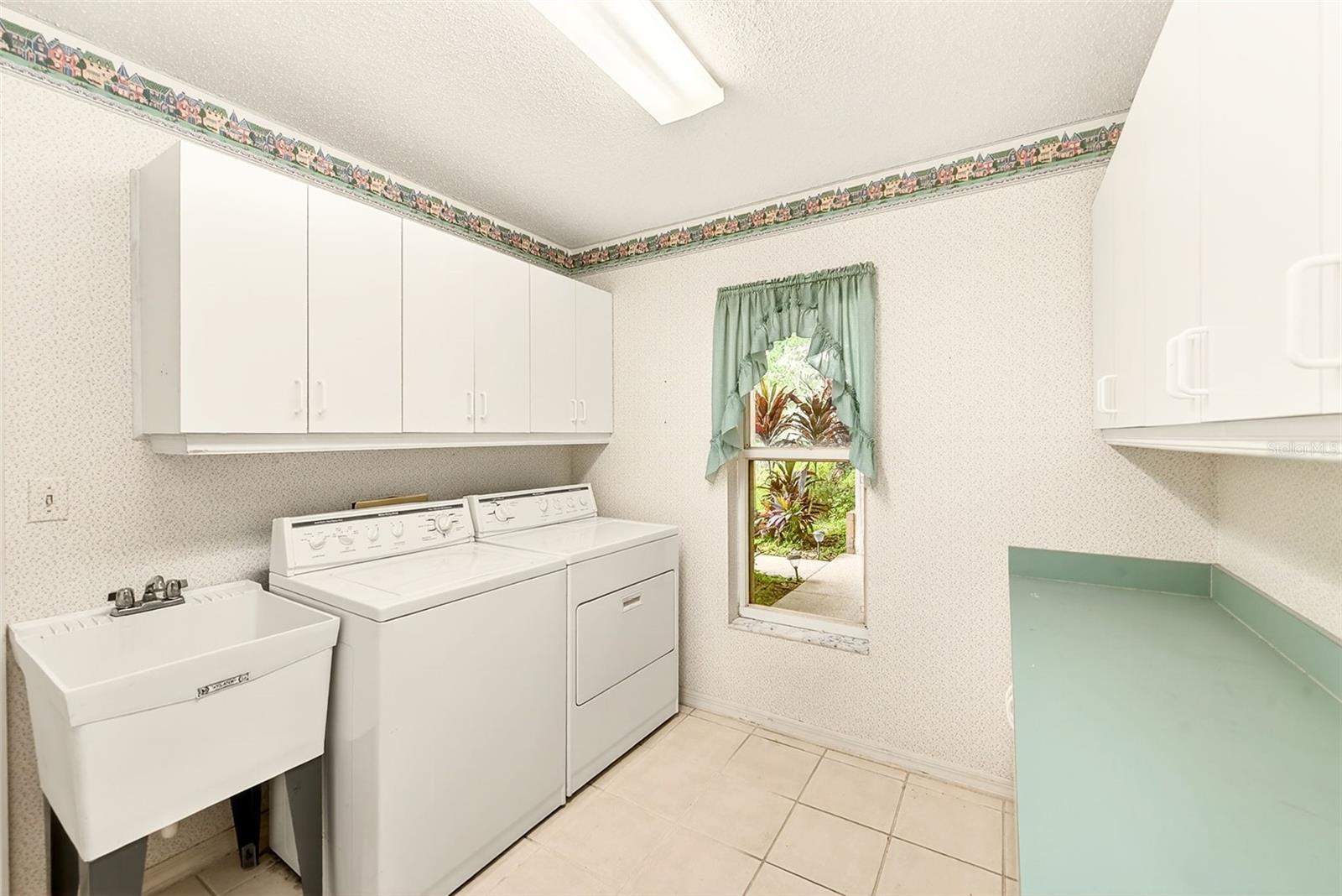 6517 Thoroughbred Loop Property Photo 15